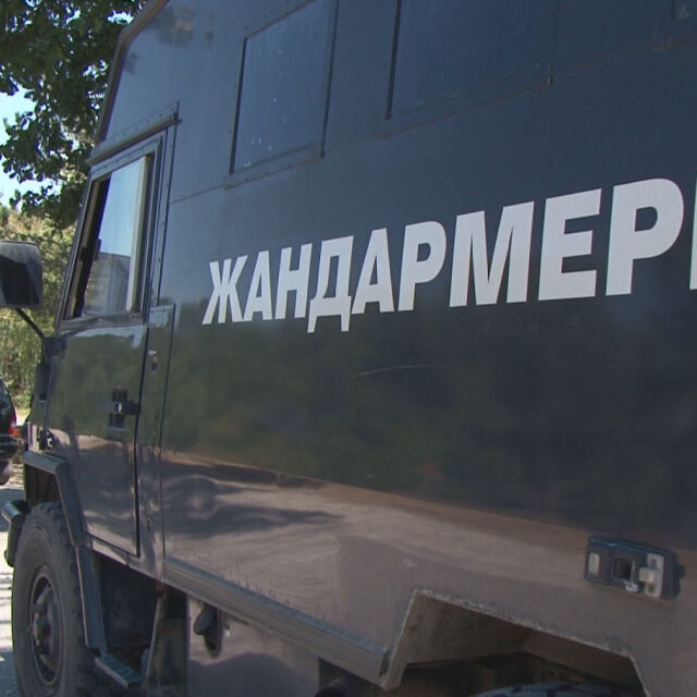Мащабна акция на МВР в Симеоновград, данъчни проверяват магазини и заложни къщи