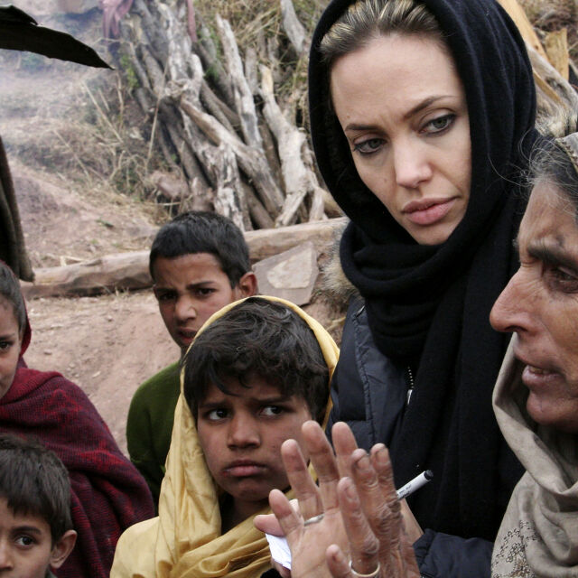 Анджелина Джоли с първи пост в Инстаграм: сърцераздирателно писмо от момиче в Афганистан