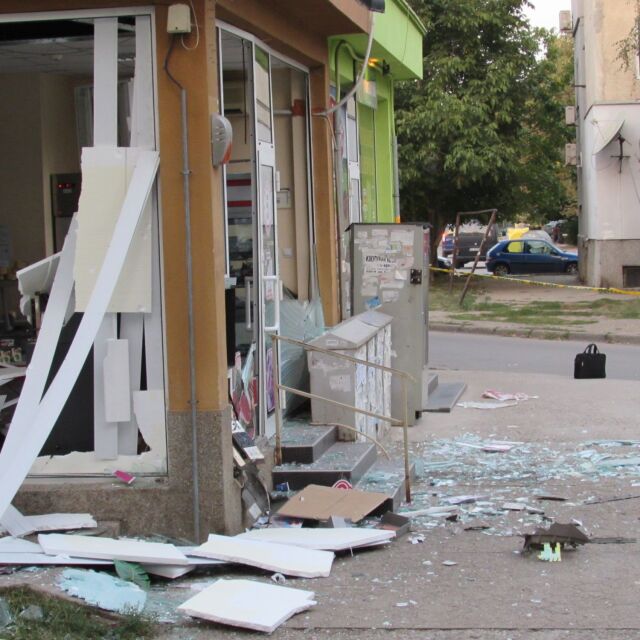 Бандити взривиха русенски магазин, за да ограбят банкомат (СНИМКИ)