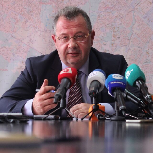 Прокуратурата разследва бившия областен управител на София заради „царските конюшни”