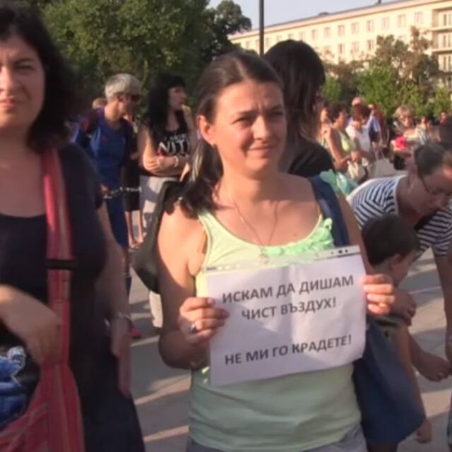Над 200 души се събраха на протест за чист въздух в Русе 