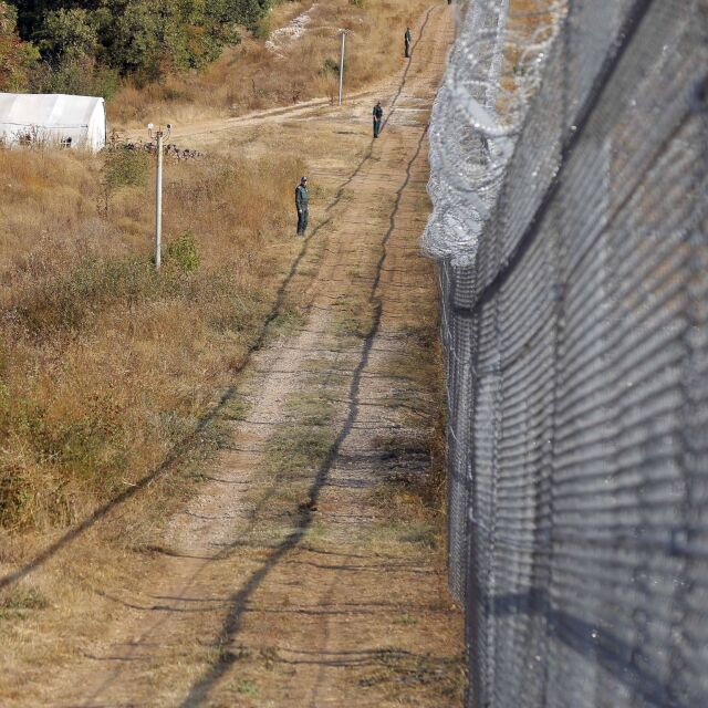Европари ще има за джипове и камери по границата, но не и за ограда