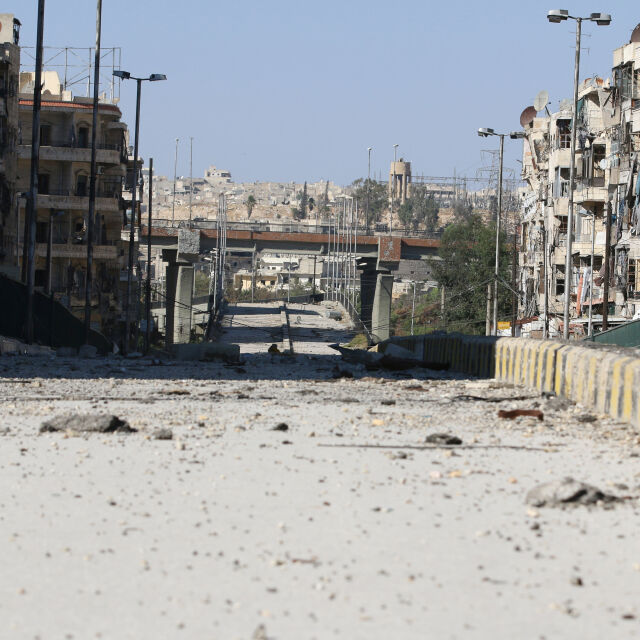 Сирийски или руски самолети са обстрелвали хуманитарен конвой в Алепо 