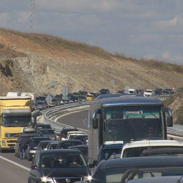 Огромно задръстване блокира магистрала „Струма” край Благоевград
