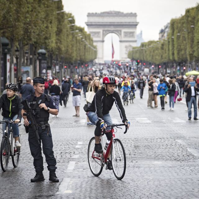 Парижани се наслаждаваха на ден без автомобили