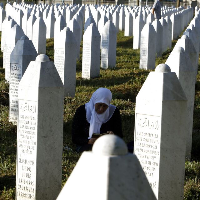 Холандски войници ще съдят страната си, че ги е пратила в Сребреница през 1995 г.