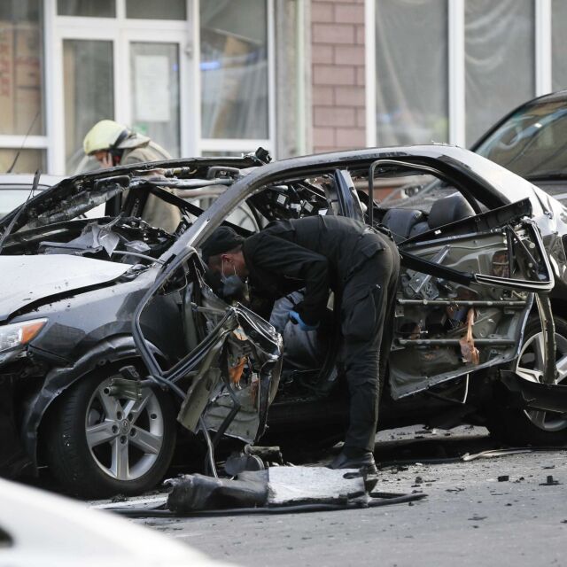 Един човек загина при взрив на кола в центъра на Киев