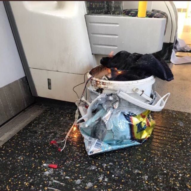 Експлозия избухна в лондонското метро (СНИМКИ И ВИДЕО)