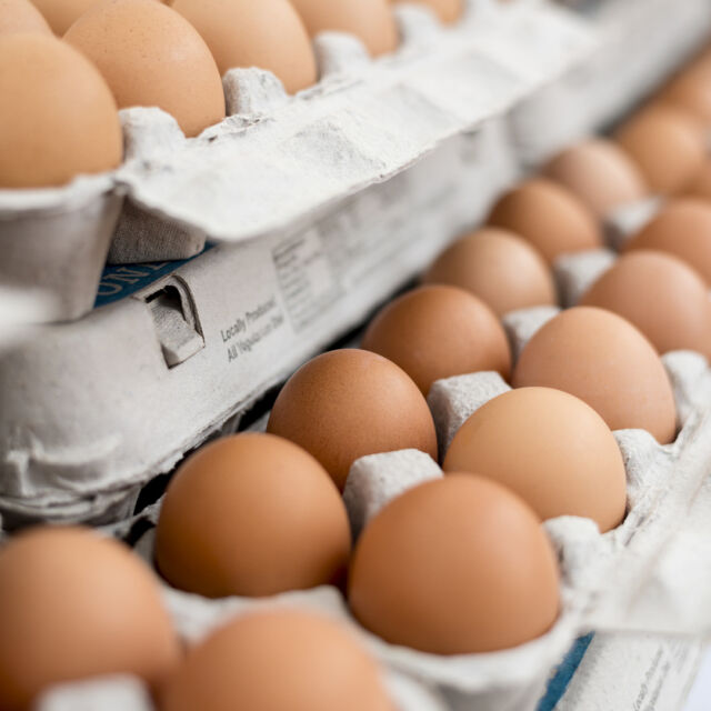 Наложиха възбрана върху яйцата от птицеферма в с. Дончево 