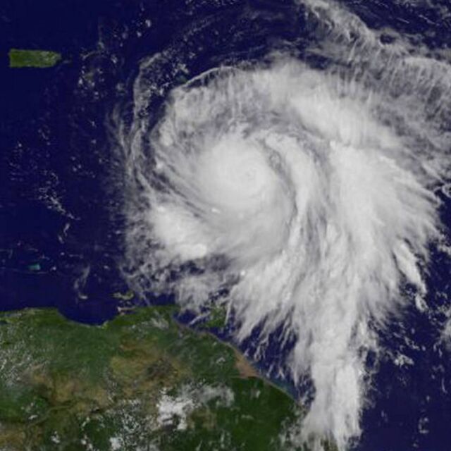 Ураганът „Мария“ прерасна в пета категория и удари Доминика