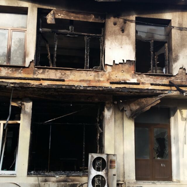 В Галиче подпалиха сграда на опонент на Ценко Чоков (СНИМКИ)