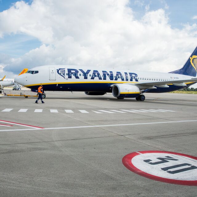 Великобритания заплаши със санкции "Райънеър" заради отменените полети