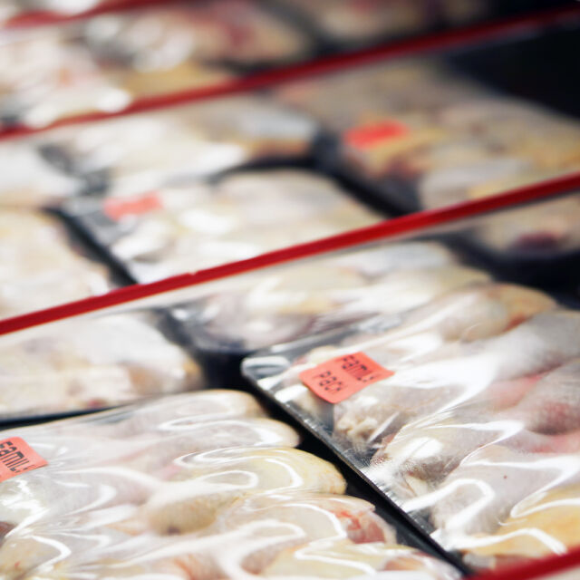 Над 100 тона пилешко месо със салмонела е достигнало до българския пазар