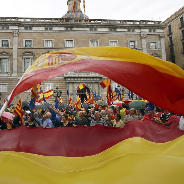 Властите в Мадрид запечатаха повечето секции за каталунския референдум
