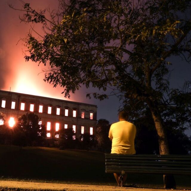 Пожар опустоши Националния музей на Бразилия в Рио де Жанейро