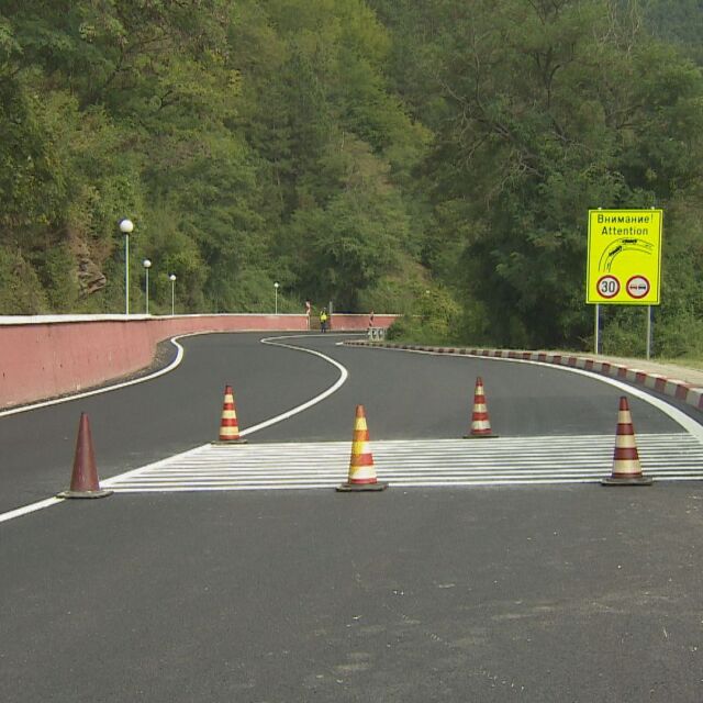 Пътят край Своге е с нова маркировка и асфалт, но остава опасен