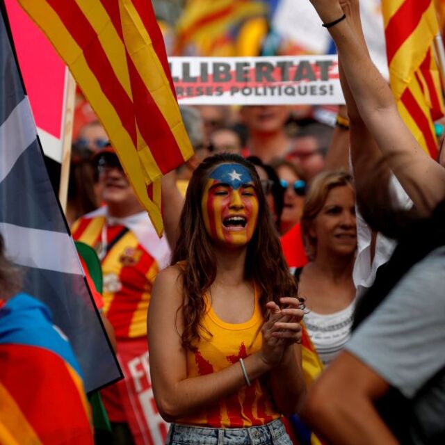Близо 1 милион каталунци протестираха в Барселона 