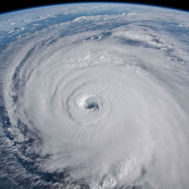 Ураганът “Дориан” заплашва да удари космическия център “Кенеди”