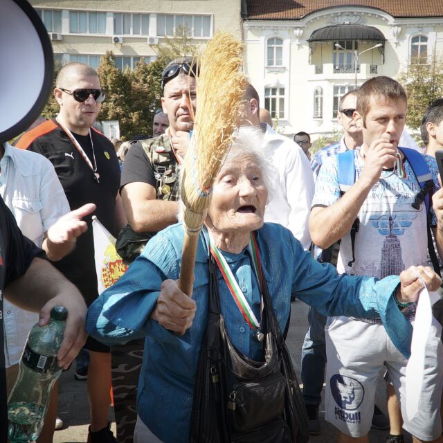 Босия, Йоло Денев и „ветерани” от истерията с чумата на протеста пред парламента
