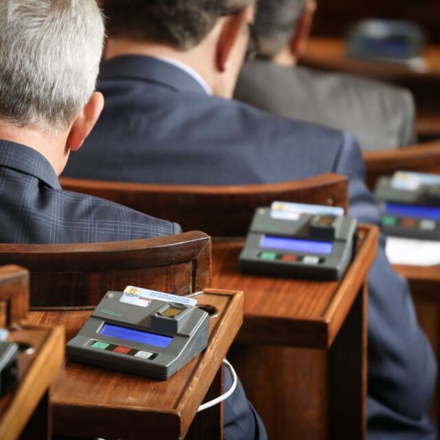 Напрежение в парламента: Депутатите събраха кворум от втория път