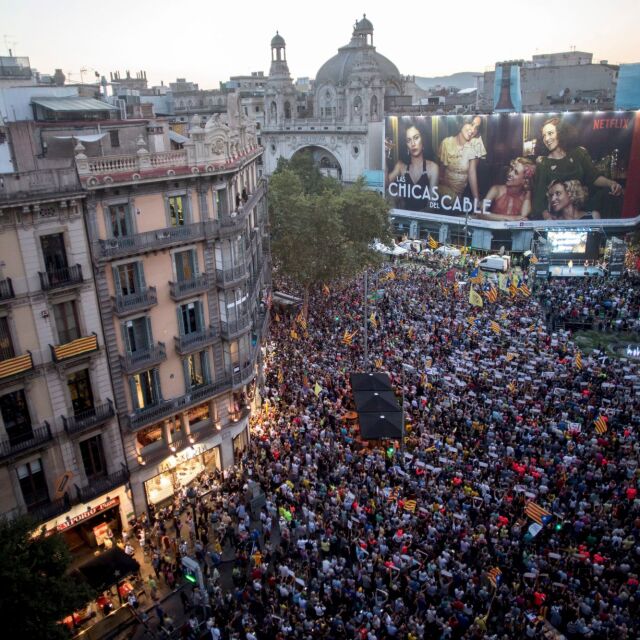 Хиляди в Барселона отново поискаха независимост (СНИМКИ)