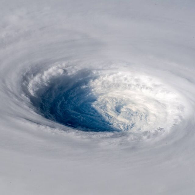 Как изглежда супертайфун заснет от Космоса (СНИМКИ)