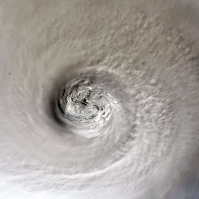 НАСА разпространи кадри на урагана "Дориан", заснети от МКС