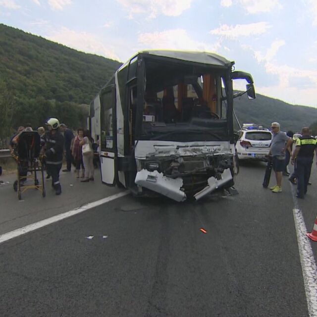 Очевидци за катастрофата на автомагистрала "Хемус": Всичко стана за секунди 