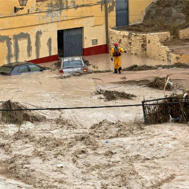 Поройни дъждове наводниха част от Испания (СНИМКИ)