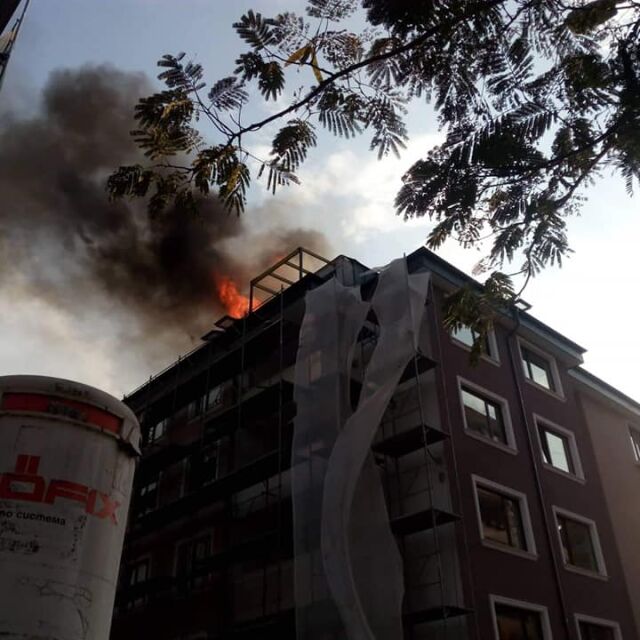 Пожар в новострояща се сграда във Велико Търново