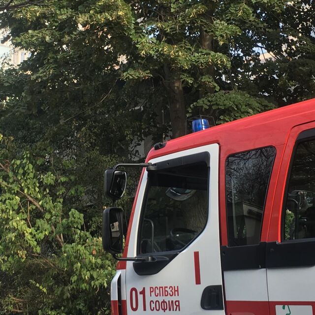 Пожар пламна в жилищна сграда в Казанлък
