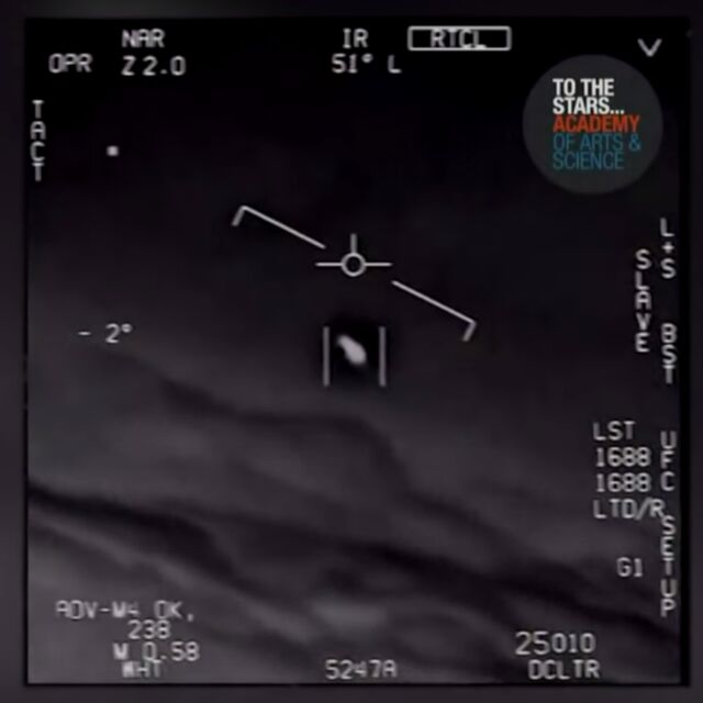 Американският флот: Три клипа с НЛО са истински (ВИДЕО)
