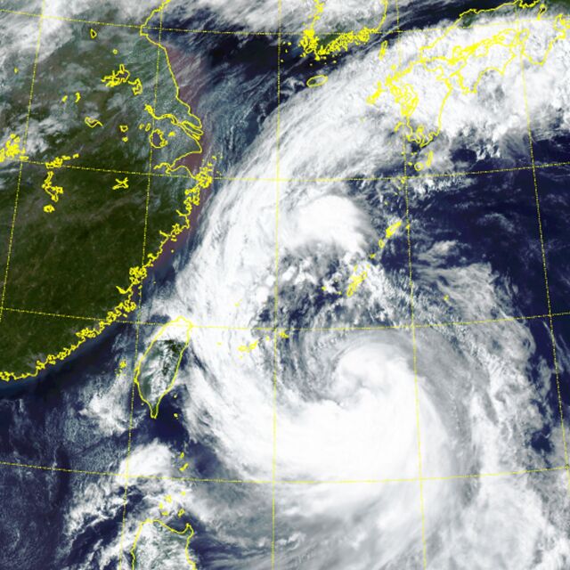 Пострадали и 300 отменени полета в Япония заради тайфуна "Тапа"