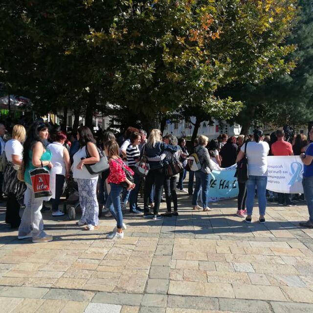 Десетки медицински сестри излязоха на протест в Карлово