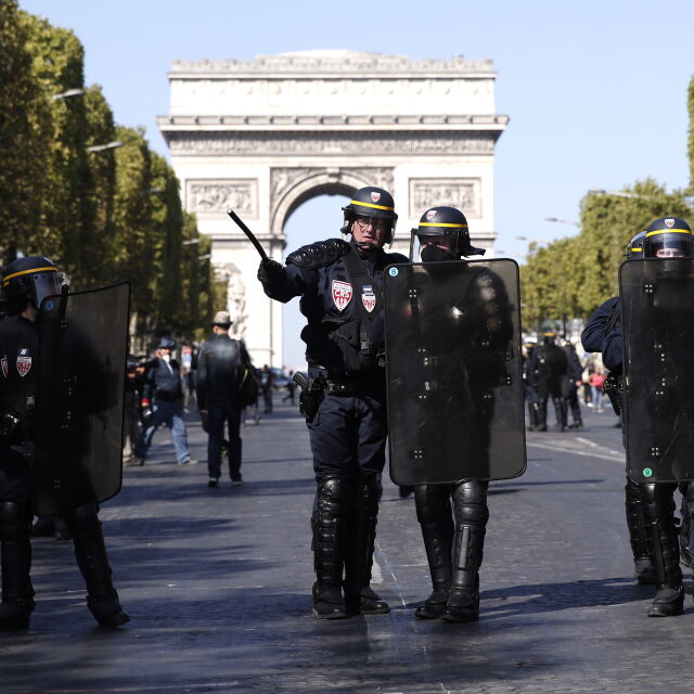 Около 1000 "жълти жилетки" протестираха в Париж и Тулуза