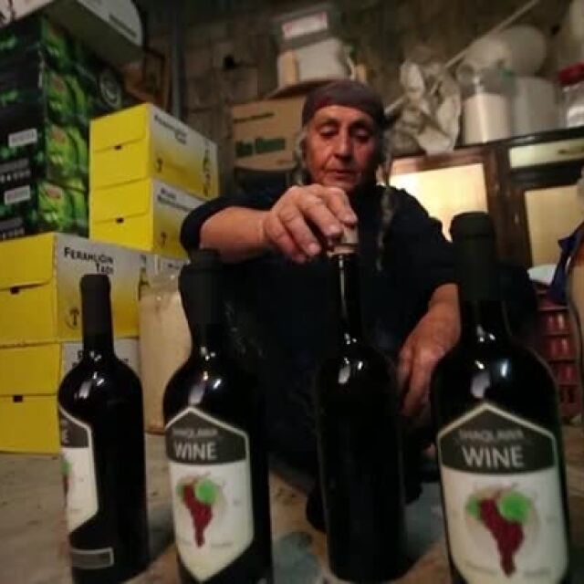 Историята на Фахрия, която цял живот прави червено вино (ВИДЕО)