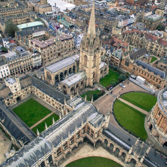 Оксфорд е най-добрият университет в света за пета поредна година
