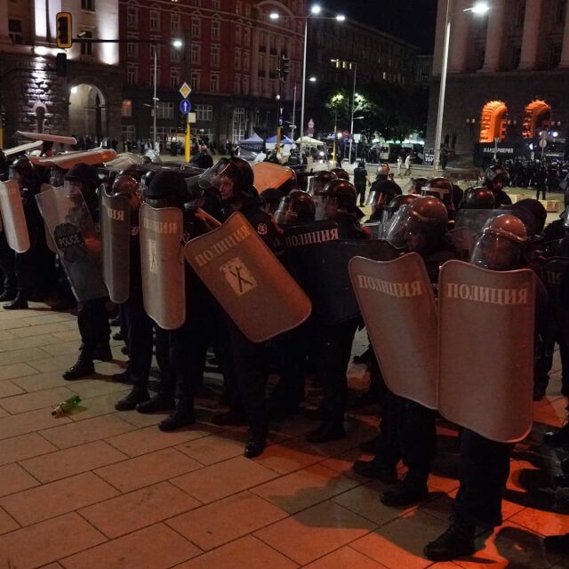 СДВР за сблъсъците в София: Има ранени полицаи