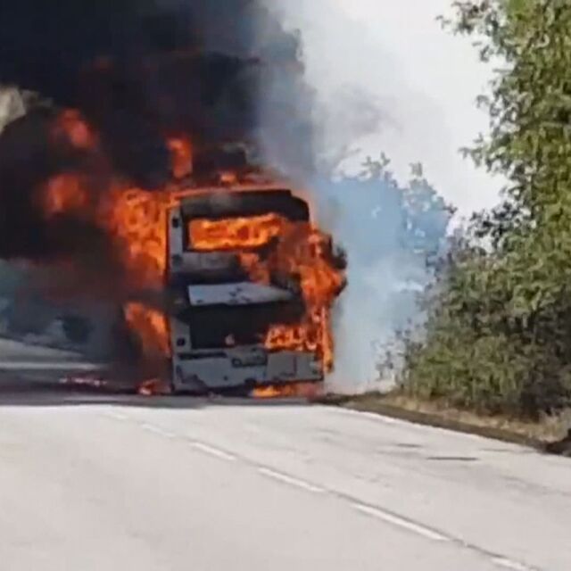 Автобус с военнослужещи се запали на пътя Силистра-Добрич