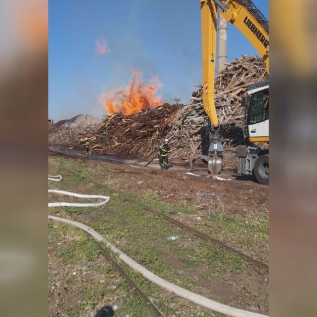 Пожарът в завод "Свилоза" е овладян