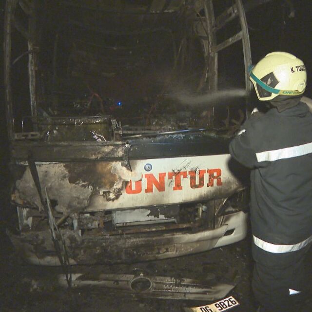 На косъм от трагедия: Горящият автобус на АМ „Тракия“ е подпалил гората в съседство