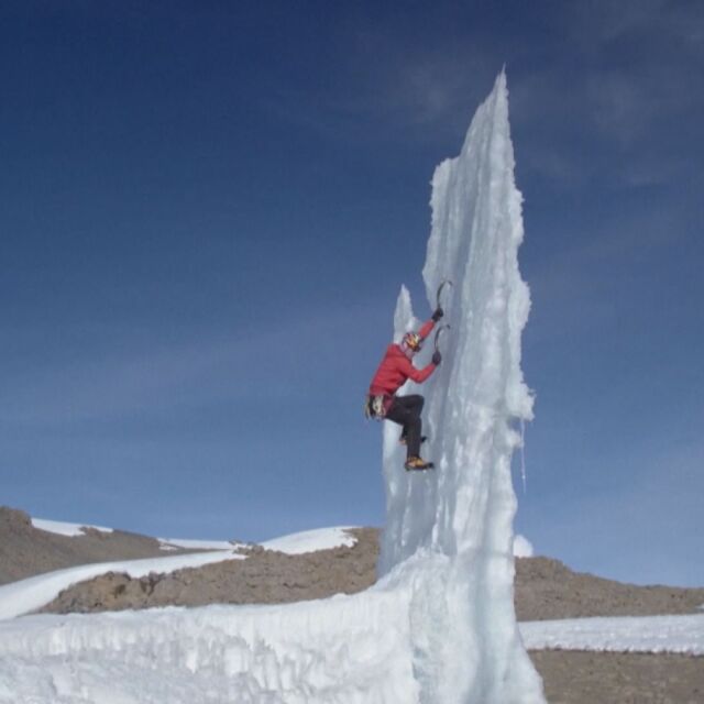 Състезание с времето: Алпинист изкачи ледник на Килиманджаро, преди да се разтопи