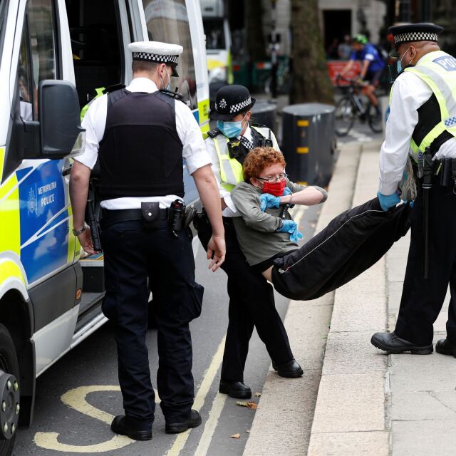 За 10 дни: Лондонската полиция е задържала 680 души от „Бунт срещу унищожението“