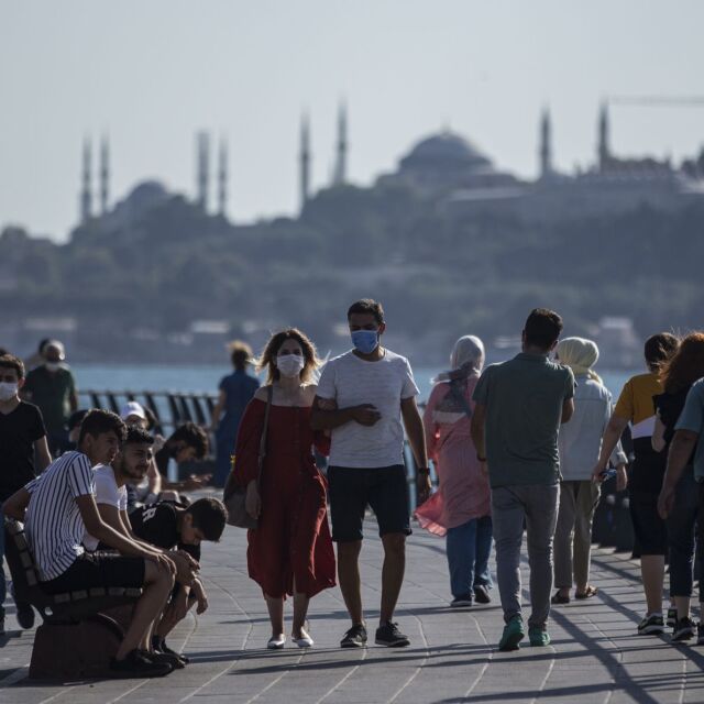 Заради COVID-19: Сватбите, концертите и фестивалите в Истанбул са забранени