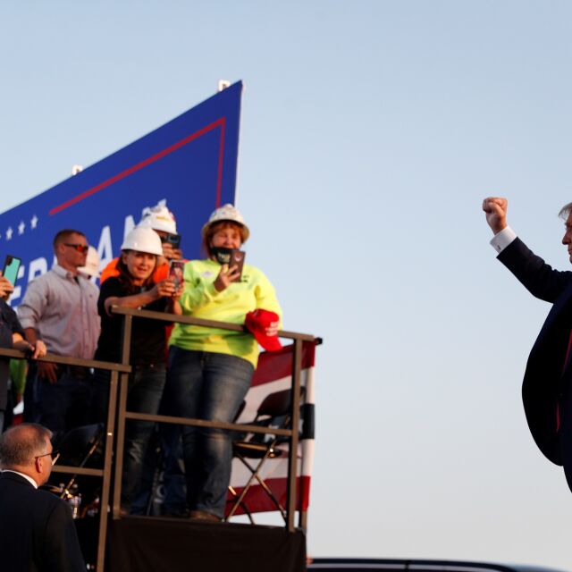 Доналд Тръмп включи и танци в предизборната си кампания