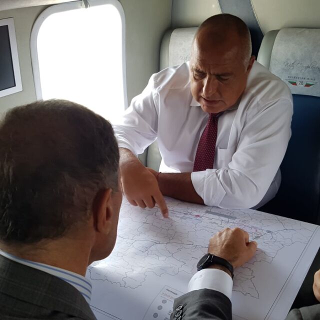 Бойко Борисов инспектира с хеликоптер строежа на "Балкански поток" 