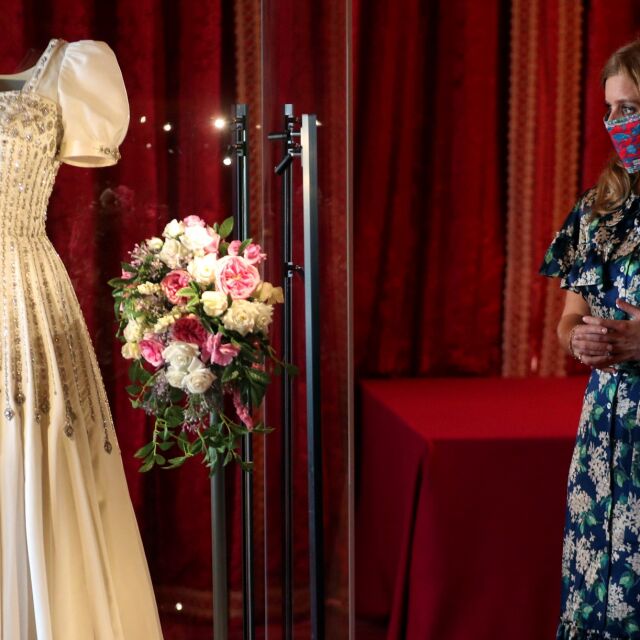 Изложиха сватбената рокля на принцеса Беатрис в замъка Уиндзор