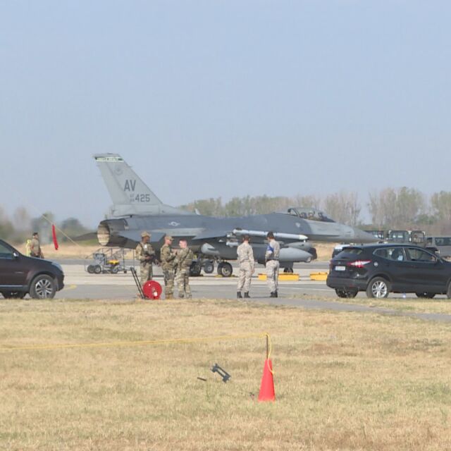 Учение „Тракийска пепелянка“: Президентът Радев и посланик Мустафа гледат полети на F-16 и МИГ-29