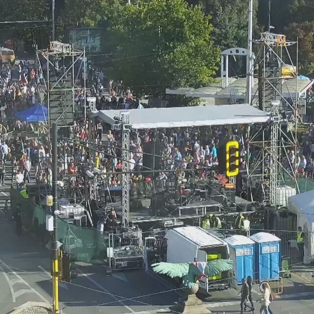 Протестен митинг-концерт блокира „Орлов мост“