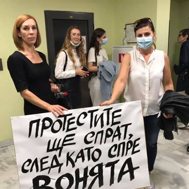 Протестиращи срещу мръсния въздух щурмуваха екоинспекцията в Стара Загора
